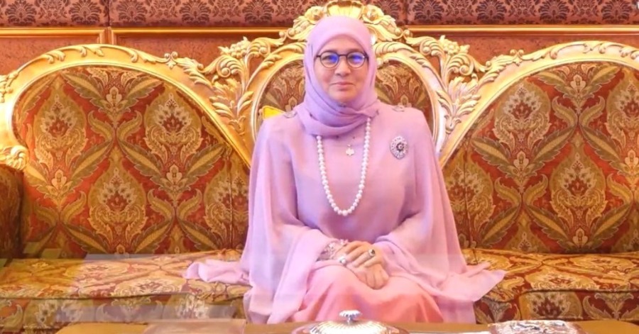 Aminah maimunah hajah azizah iskandariah tunku Tunku Azizah